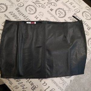 Size 3X - Black leather skirt